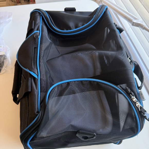 Katziela Luxury Rider Pet Carrier with Removable Wheels Double Telescopic Handle - Picture 4 of 15